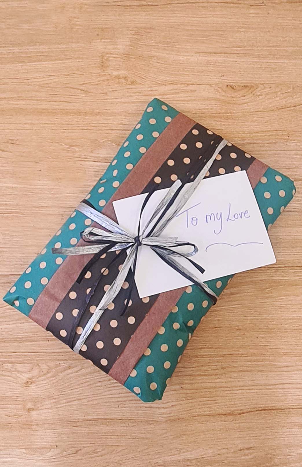 Gift Wrapping with Tasmanian Gift Card 
