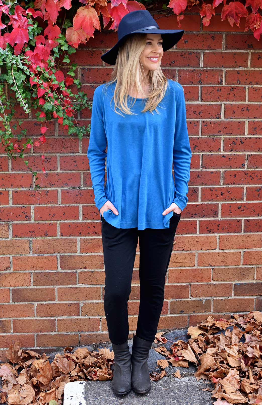 Dragonfly Teal Women&#39;s Merino Wool Long Sleeve Top with Raglan Sleeves
