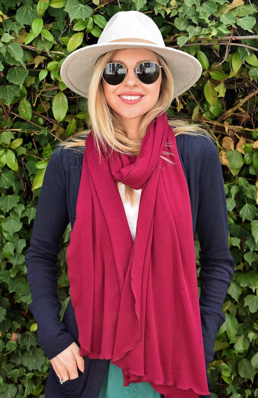 Magenta Women&#39;s Merino Wool Luxury Scarf
